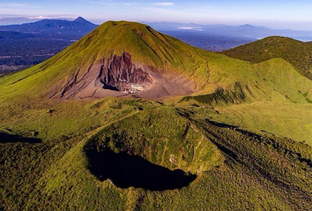 Gunung Api Dekat Manado: Sejarah, Geologi, Dan KRB Lokon-Empung ...