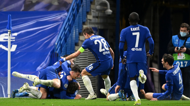 Selebrasi pemain Chelsea usai mencetak gol ke gawang Real Madrid pada pertandingan leg kedua semi final Liga Champions di Stamford Bridge, London, Inggris. Foto: Toby Melville/REUTERS