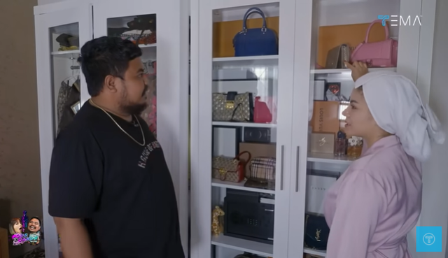 Melihat Isi Rumah Minimalis Dinar Candy, Ada Brankas Berisi Uang Rp 400 Juta (28127)