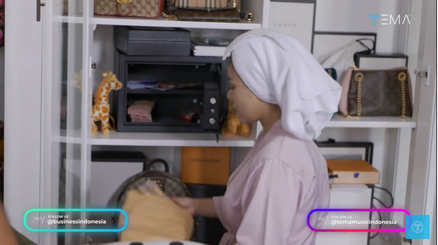 Melihat Isi Rumah Minimalis Dinar Candy, Ada Brankas Berisi Uang Rp 400 Juta (28129)
