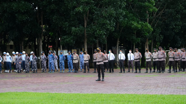 Apel gabungan Operasi Ketupat Anoa ysng dilaksanakan di lapangan upacara Polda Sultra. Foto: Dok Humas Polda Sultra.