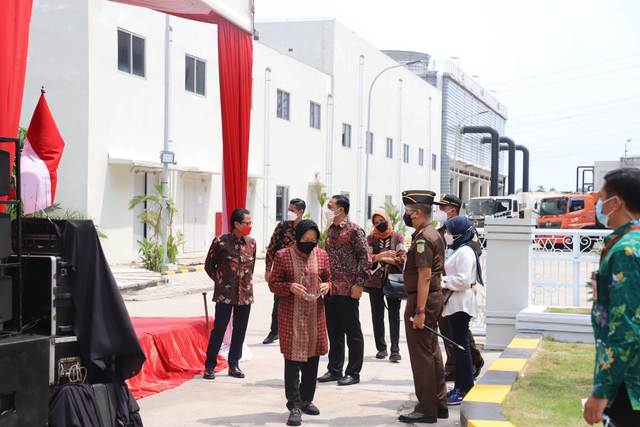 Jokowi Resmikan Pengolahan Sampah Jadi Energi Listrik Pertama di Indonesia (268450)