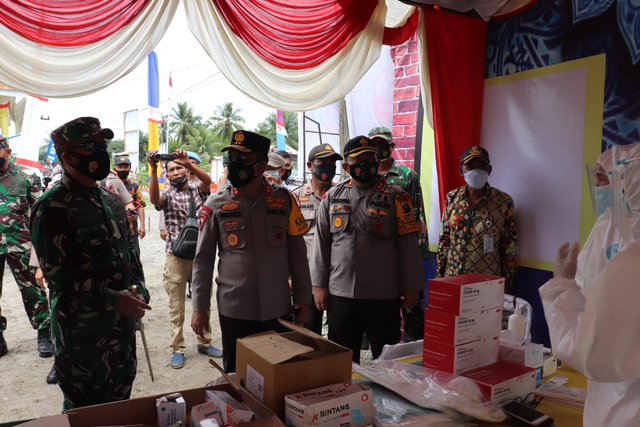 Kapolda Sumut Irjen Pol RZ Panca Putra Simanjuntak bersama Pangdam I BB, Mayjend Hassanudin mengimbau warga agar tidak melakukan mudik lebaran guna mengantisipasi penularan COVID-19. (Istimewa)