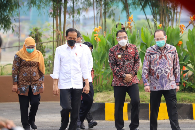 Hasilkan Listrik 11 Megawatt dari Sampah, Jokowi Minta Kota Lain Tiru Surabaya (5058)