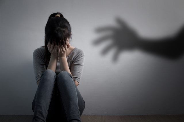 Ilustrasi pelecehan seksual kepada perempuan. Foto: Shutterstock
