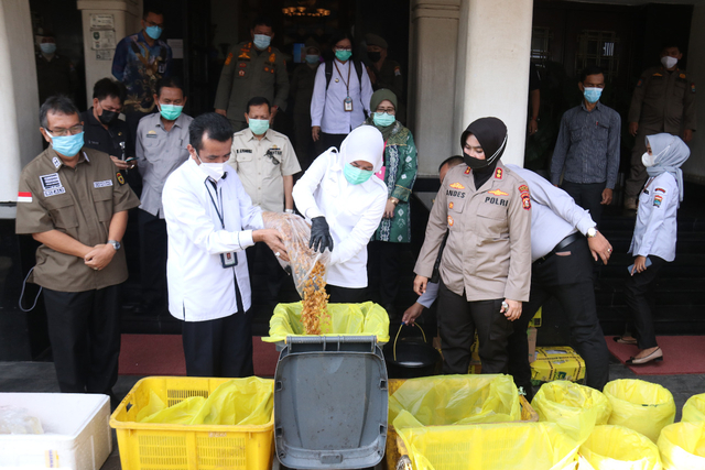 Temuan makanan yang mengandung zat berbahaya di Palembang dimusnahkan. (Foto. Istimewa)