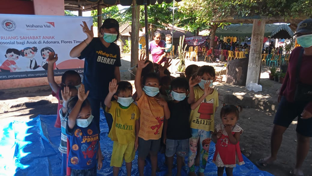 Kegiatan dukungan psikososial untuk anak-anak di Flores Timur, NTT oleh relawan dari UNIPA bekerja sama dengan WVI.