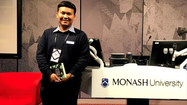 Yogi saat di kampus Monash University, Australia. Foto: Dok. Yogi Saputra Mahmud