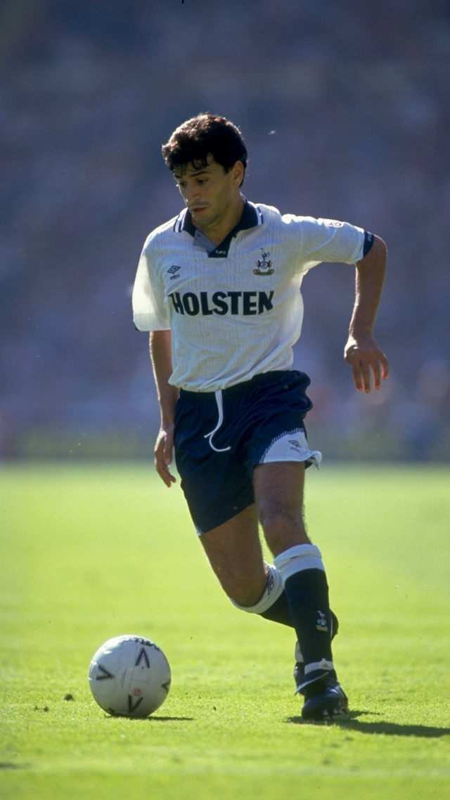 Mohammed Ali Amar atau Nayim, eks pemain Tottenham Hotspur asal Spanyol. Foto: Getty Images
