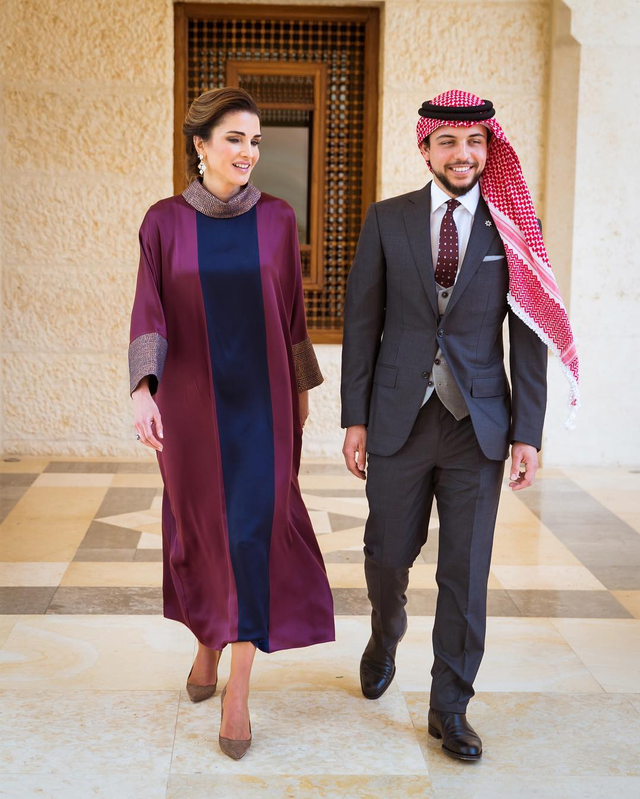 Inspirasi Gaya Lebaran Pakai Kaftan & Gamis ala Ratu Rania dari Yordania. Foto: dok. Instagram