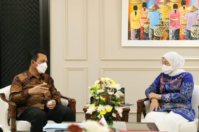 Gubernur Kepri, Ansar Ahmad bersama Menteri Tenaga Kerja, Ida Fauziah di Jakarta. Foto: dok-Humas Kepri