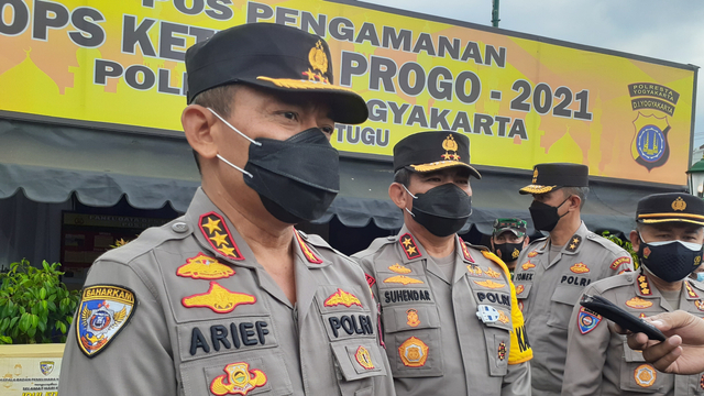 Kabaharkam Komjen Pol Arief Sulistyanto memantau Pos Pengamanan Operasi Ketupat Progo di Tugu Pal Putih Yogyakarta, Sabtu (8/5). Foto: Arfiansyah Panji Purnandaru/kumparan