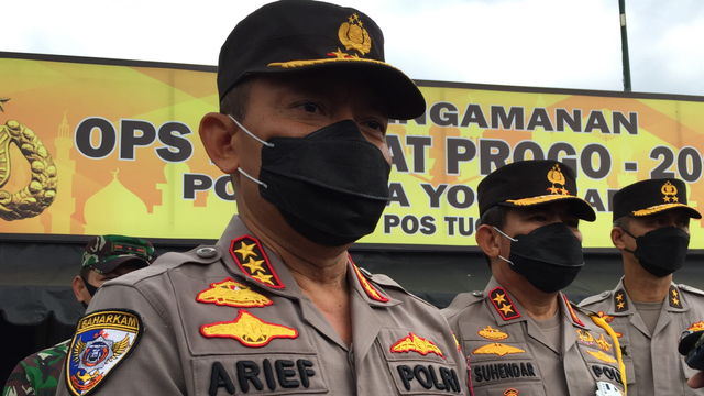 Kabaharkam Komjen Pol Arief Sulistyanto memantau Pos Pengamanan Operasi Ketupat Progo di Tugu Pal Putih Yogyakarta, Sabtu (8/5). Foto: Arfiansyah Panji Purnandaru/kumparan