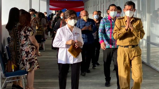 Wali Kota Manado GS Vicky Lumentut saat meresmikan bangunan RSUD Berkat Manado