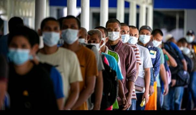 Ilustrasi Pekerja Migran Indonesia (PMI) yang tiba di Batam, Kepulauan Riau. Foto: dok-Kompas.com