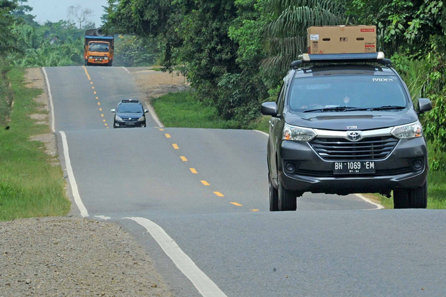 Kendaraan melintas di Jalan Lintas Timur Sumatera, Sekernan, Muarojambi, Jambi, Sabtu (8/5/2021).  Foto: Wahdi Septiawan/ANTARA FOTO
