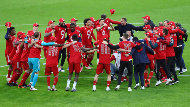 Pemain Bayern Munich merayakan juara Bundesliga. Foto: Pool via REUTERS