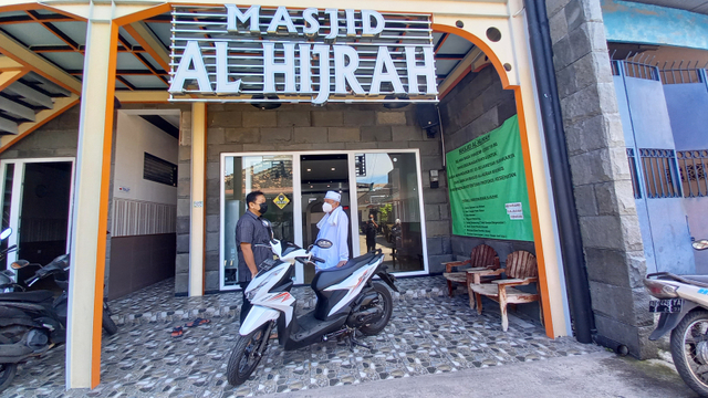 Penyerahan hadiah motor untuk jemaah Masjid Al Hijrah Solo, Minggu (09/05/2021)