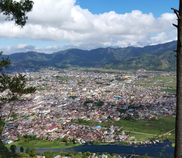 Tampak Kota Takengon, Kabupaten Aceh Tengah dari ketinggian. (Dokumen Pribadi)