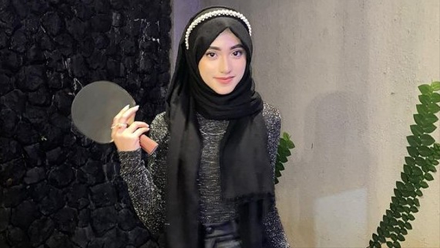 Sosok Shirin Al Athrus, selebgram hijabers Indonesia. Foto: Instagram/@shireeen