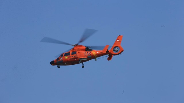 Ilustrasi Helikopter Badan Nasional Pencarian dan Pertolongan (Basarnas). Foto: Aditia Noviansyah/kumparan