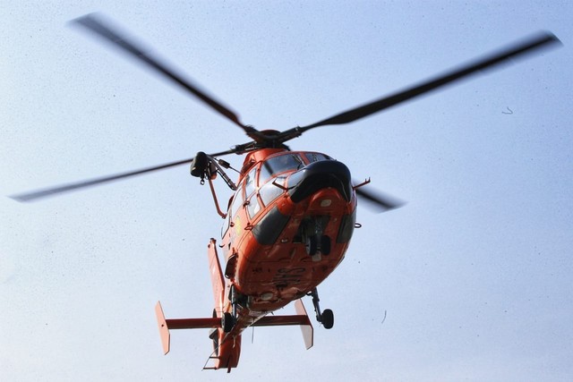 Ilustrasi Helikopter Badan Nasional Pencarian dan Pertolongan (Basarnas). Foto: Aditia Noviansyah/kumparan