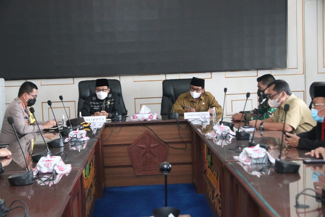 Suasana rapat terbatas Wali Kota Malang bersama Forkopimda di ruang rapat Wali Kota Malang/ humas pemkot Malang