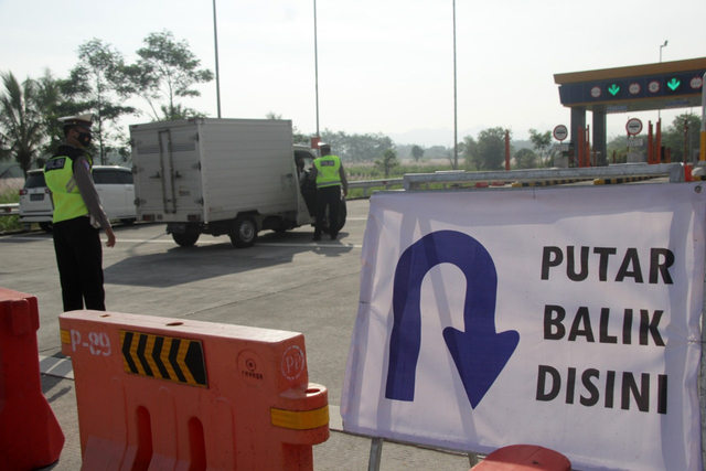 Penyekatan arus mudik di pintu exit Tol Madyopuro. Foto: Rubianto