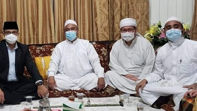 Anies dan Tengku Zulkarnain bertemu Habib Rizieq. Foto: Instagram/@tengkuzulkarnain.id