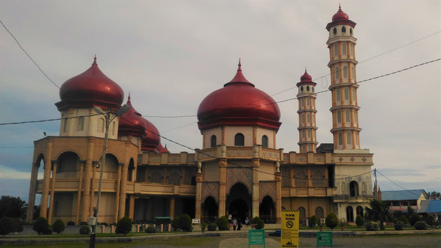 Masjid Agung Baitul Makmur, Meulaboh, Aceh Barat. Foto: Adi Warsidi/acehkini
