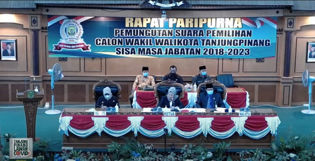 Prosesi pemungutan suara pemilihan calon Wakil Wali Kota Tanjungpinang di DPRD Tanjungpinang. (Foto: tangkapan layar vide)