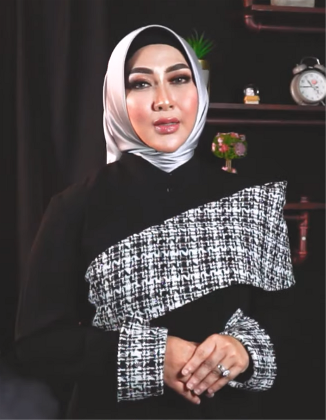 Feminin & Kasual, Ini 6 Gaya Istri Bupati Nganjuk yang Suaminya Kena OTT KPK (414968)