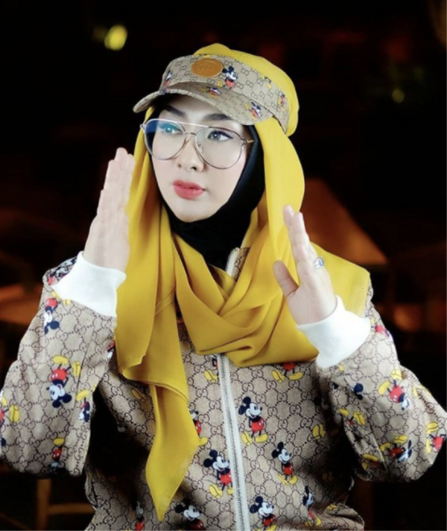 Feminin & Kasual, Ini 6 Gaya Istri Bupati Nganjuk yang Suaminya Kena OTT KPK (414969)