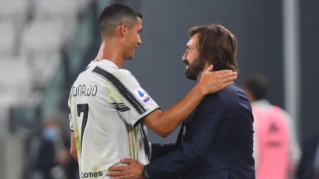 Pelatih Juventus Andrea Pirlo dan Cristiano Ronaldo usai pertandingan melawan Sampdoria pada lanjutan Serie A Italia di Stadion Allianz, Turin, Italia. (Foto: Massimo Pinca/REUTERS)