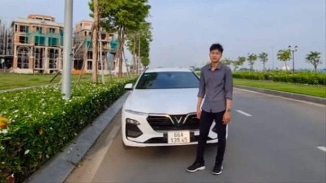 Viral YouTuber di Vietnam bernama Tran Van Hoang dilaporkan ke polisi usai me-review mobil nasinal jelek. (Foto: YouTube/KÊNH TRUYỆN HAY)