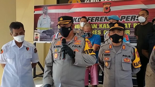 Konfrensi pers pelaku pembakaran tehadap Indah Daniarti warga Kecamatan Cidaun, Cianjur, Jawa Barat. Foto: Dok. Istimewa