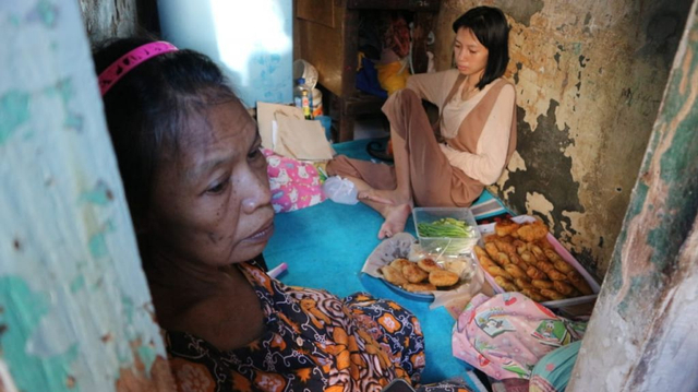 Kisah Pilu Nining Hidup di Rumah Satu Meter Persegi Bersama Tiga Anaknya