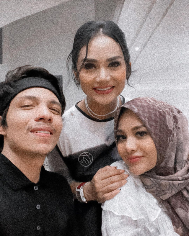 Atta Halilintar, Aurel Hermansyah, dan Krisdayanti. Foto: Instagram/krisdayantilemos