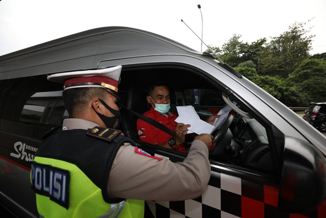 Jadi PPKM Level 3-4, Begini Aturan Bepergian dengan Mobil Pribadi (85881)