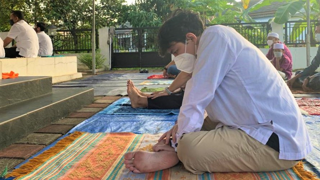 Warga Cilodong Depok melaksanakan salat Id dengan prokes ketat. Foto: Dok. Istimewa