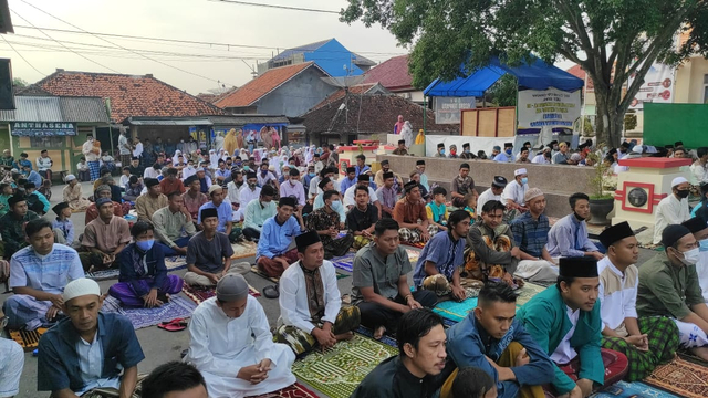 Suasana salat id di Masjid Al Hikmah Desa Cimahi, Kabupaten Kuningan, Jabar. Foto: Agaton/kumparan