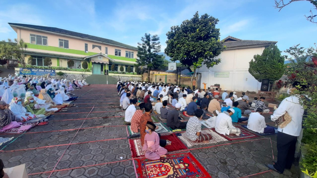 Suasana Salat Id di Cianjur. Dok: M. Iqbal Foto: M. Iqbal/kumparan