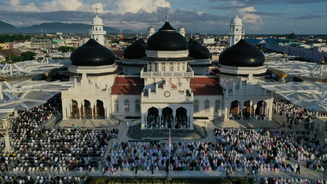 Salat Idul Fitri 1442 H di Masjid Raya Baiturrahman, Banda Aceh. Foto: Abdul Hadi/acehkini