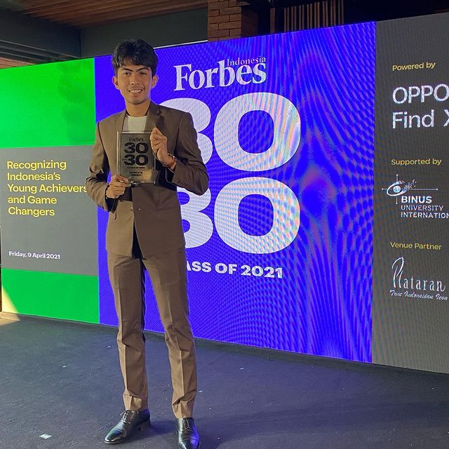 Sosok Bernardus Setya, CEO Sucor Sekuritas saat masuk ke dalam Forbes 30 Under 30 Indonesia tahun 2021. (Foto: Instagram/@bernardwijaya).