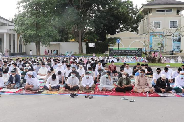 Jamaah salat Id di Masjid Al-Ikhlas Kota Kendari. Foto: Dok Kota Kendari.