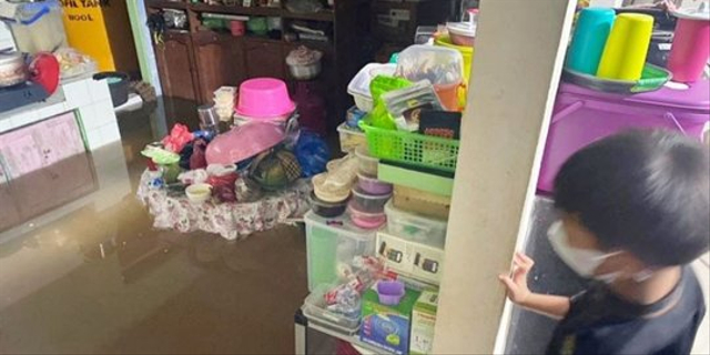Salah satu rumah warga di Sampit yang tergenang banjir. (FOTO: Dokumen Ist).