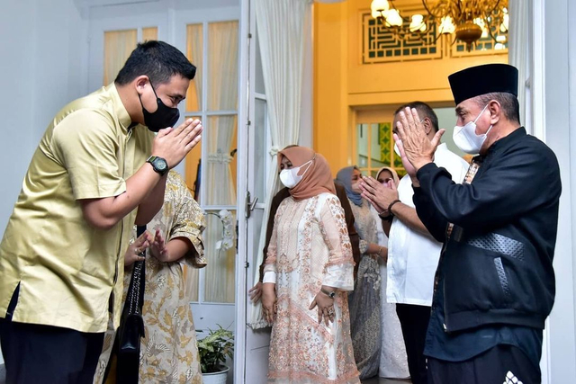 Wali Kota Medan Bobby Nasution berkunjung ke Gubernur Sumatera Utara Edy Rahmayadi di suasana Lebaran 2021. Foto: IG @edy_rahmayadi