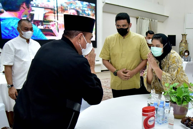 Wali Kota Medan Bobby Nasution dan istrinya, Kahiyang Ayu berkunjung ke Gubernur Sumatera Utara Edy Rahmayadi di suasana Lebaran 2021. Foto: IG @edy_rahmayadi