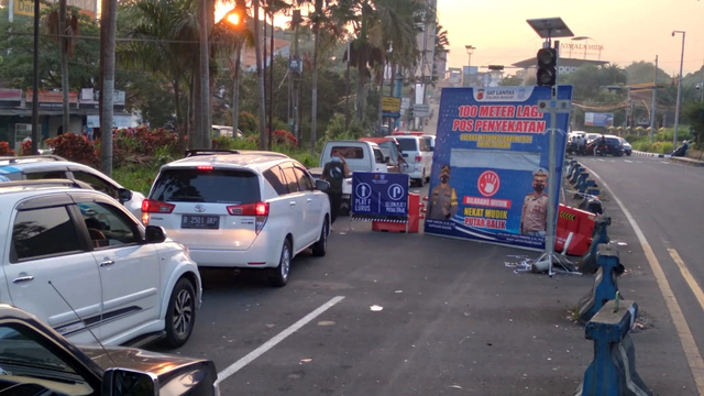 Suasana arus lalu lintas menuju Puncak Bogor, Sabtu (15/5). Foto: kumparan