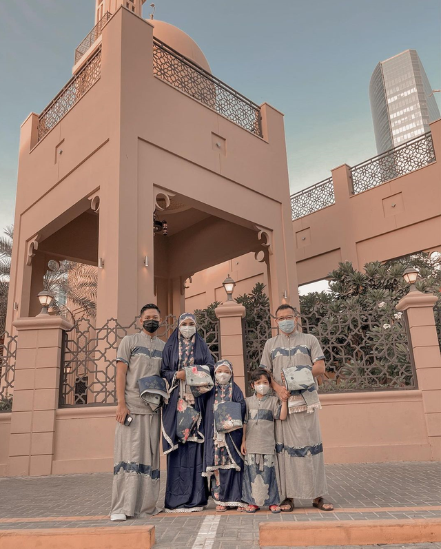 Lebaran keluarga Anang Hermansyah di Dubai. Foto: Instagram/ashanty_ash